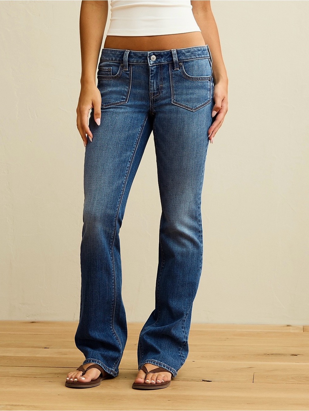 AE Super Low-Rise Kick
Bootcut Jean